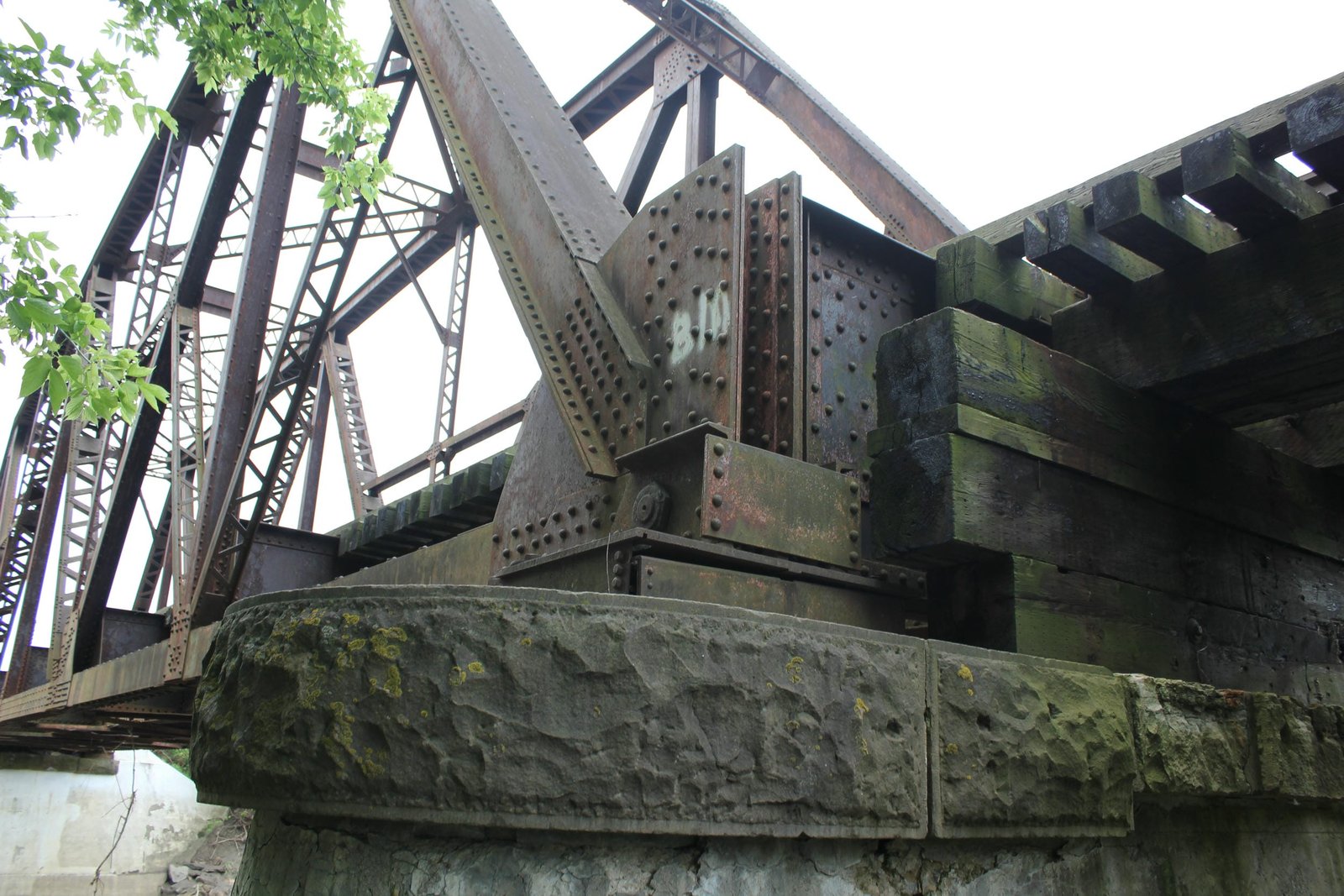 Lower angle connection